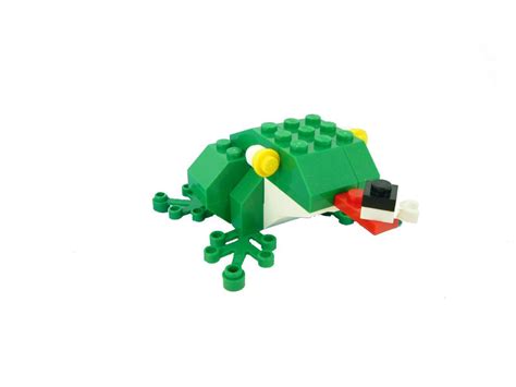 Frog Building Kit | Green frog, Lego brick, Lego