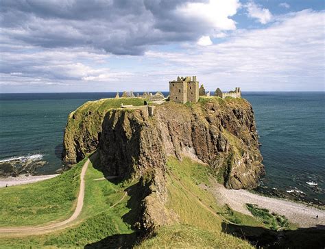 From Stonehaven to Dunnottar Castle | AA RatedTrips.com