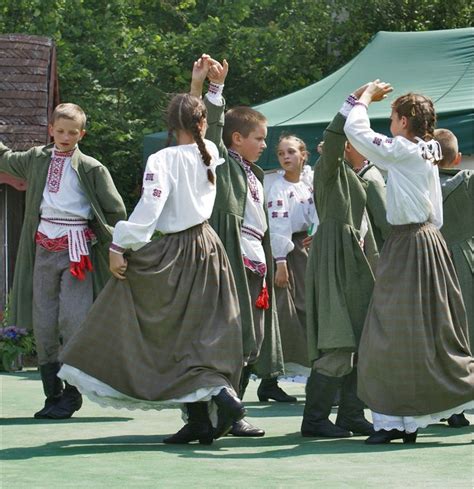 Contra Dance - Popularity and History of Contra Dancing