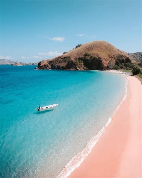 Pink Beach, Komodo National Park, Flores Island, Indonesia. The Komodo National Park cruises ...