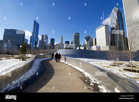 BP Pedestrian Bridge. Chicago, Illinois Stock Photo - Alamy