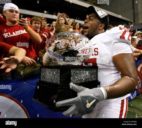 University of Oklahoma offensive lineman Sherrone Moore (77) holds the ...