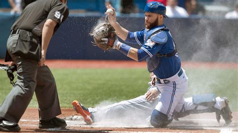 Blue Jays catcher Russell Martin passes out in shower, injuring knee ...