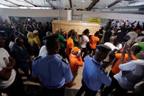 Tiote: Fans, Ivory Coast teammates storm Abidjan airport as body arrives [PHOTOS] - Daily Post ...