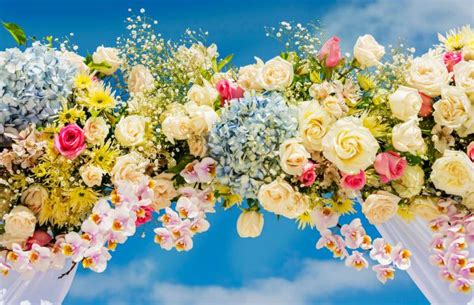 10 Unique Uses for Flowers at Your Wedding - Supportive Guru