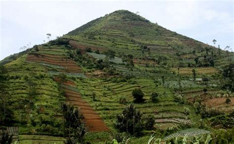 Wisata jawa barat situs gunung padang cianjur | Infoindoku - Informasi Wisata Anda