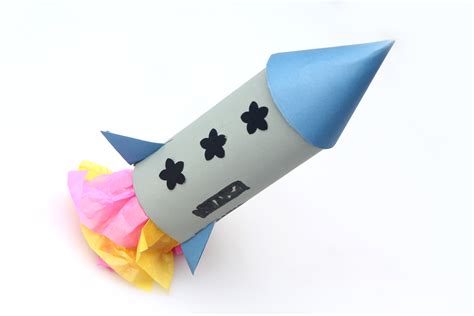 How to Make a Rocket With a Paper Towel Tube (with Pictures)