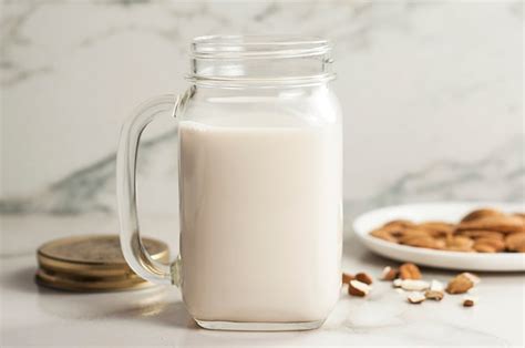 How to Make A Healthy Coffee Creamer