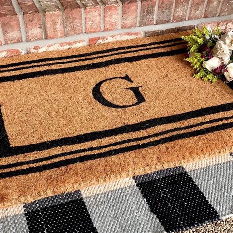 Pretending like it’s spring with layered front porch rugs + flowers ...