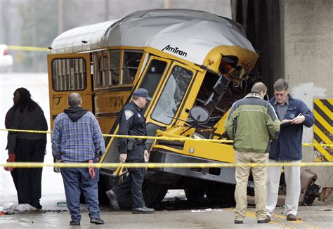 1 child, driver killed in Ind. school bus crash - CBS News