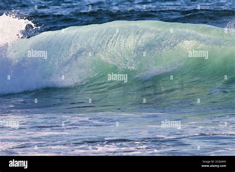 Whitecap wave hi-res stock photography and images - Alamy