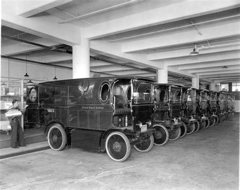 These Old School Photos Show The Evolution Of UPS' Big Brown Delivery Fleet | HuffPost