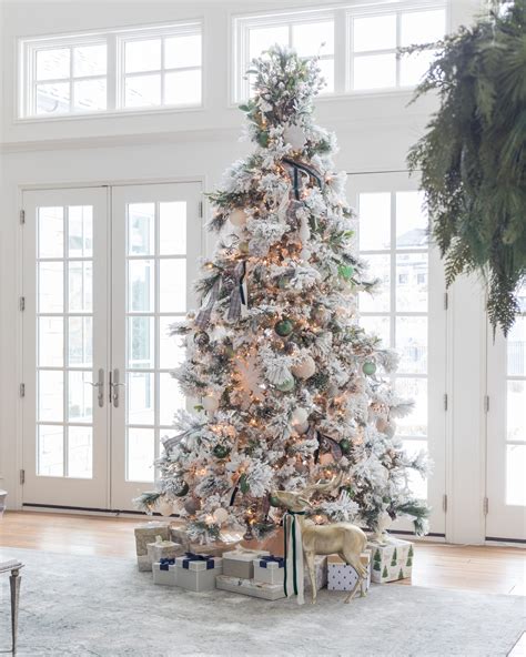 Tips For Decorating A Christmas Tree | Christmas Tree Decor Inspo