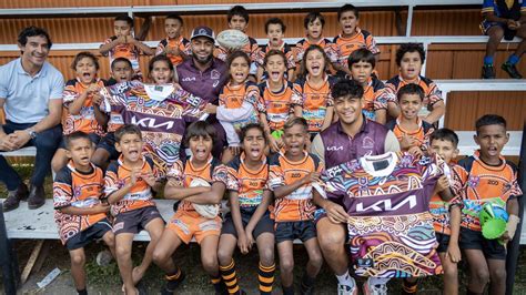 Kids News: Brisbane Broncos star Selwyn Cobbo inspires next generation ...