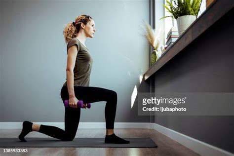 1,086 Dumbbell Lunges Stock Photos, High-Res Pictures, and Images - Getty Images