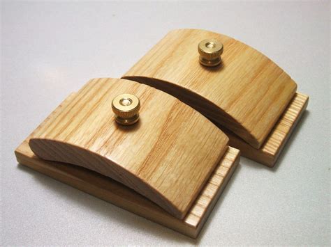 Amazon.com - 1 Pair Ash Wood Quilt Hang-Ups Clamps Clips - Large ...