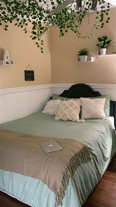 sage green bedroom. vines in bedroom | Bedroom makeover, Sage green bedroom, Green room ideas ...