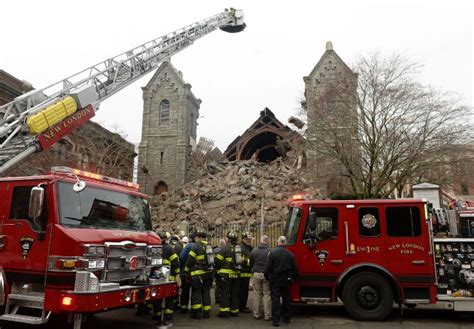 Demo begins on 214-year-old CT church after steeple collapse