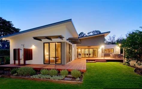 Modern single story home | Energy efficient house design, Solar house ...