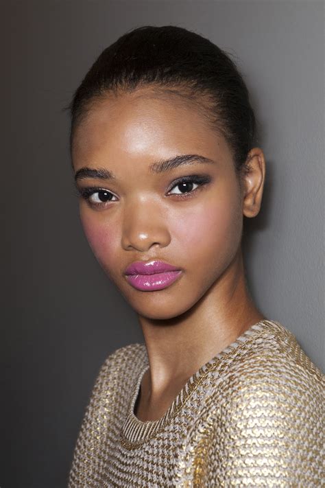 Pink Lipstick: What to Wear With the Bright Lip Color | StyleCaster