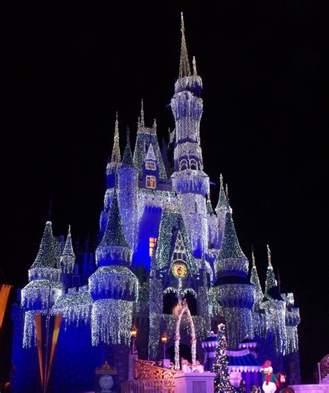 Disney World Magic Kingdom Castle at Christmas | Cinderella castle, Magic kingdom castle, Disney ...