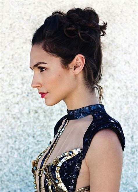 Gal Gadot in profile | Gal gadot model, Gal gadot style, Gal gardot