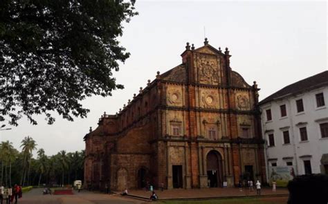 Basilica of Bom Jesus Goa, Timings, History & Architecture