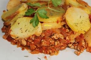 Potatoes moussakaMusaca de cartofiAardappelen moussaka - fleursvegankitchen