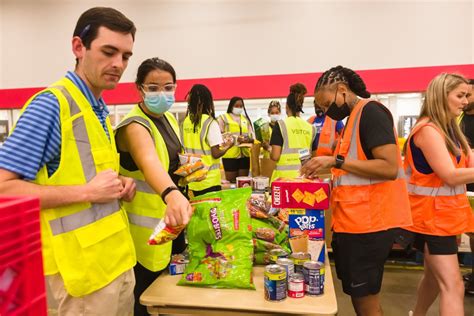 Tigers Football Insider: Memphis volunteers at the Mid-South Food Bank - Memphis Local, Sports ...