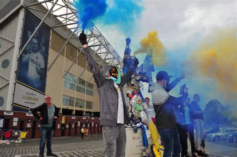 Leeds United fans celebrate Premier League promotion in style - in ...