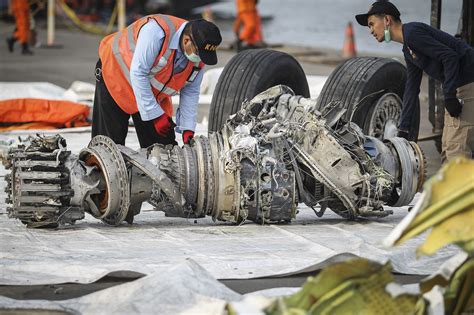 Crash of a Boeing 737 MAX 8 off Jakarta: 189 killed | Bureau of ...