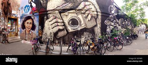 Berlin street art hi-res stock photography and images - Alamy