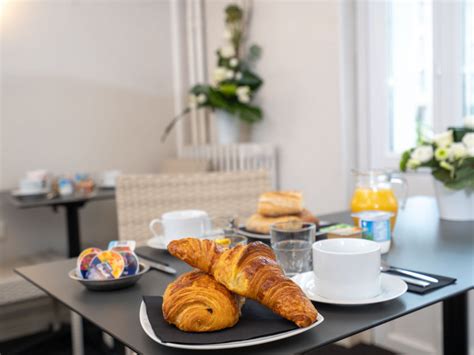 Hotel booking - Hotels France Caen : LOGIS HOTEL DU CHATEAU