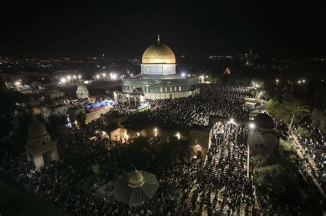 Over 280,000 Muslims said to visit Al-Aqsa Monday for key Ramadan night ...