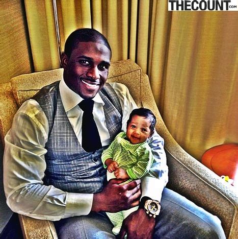 Reggie Bush Debuts NEW BABY! - TheCount.com