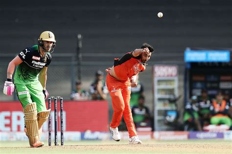 Bhuvneshwar Kumar bowls | ESPNcricinfo.com