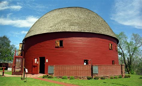 Travel Route 66 - Frank Footer Fotos | Round Barn, Arcadia, Oklahoma. Built round to...