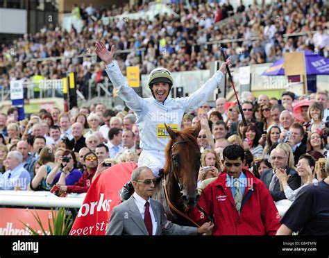 Horse Racing - Ladbrokes St Leger Day - Doncaster Racecourse Stock Photo: 110130633 - Alamy