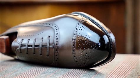 How to Mirror Shine a Shoe with A Toe Medallion or Brogues: Helpful ...