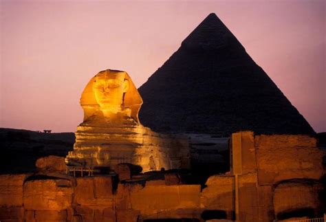 https://news.nationalgeographic.com/2017/11/great-pyramid-giza-void ...