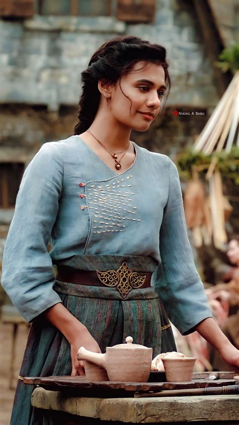 The Wheel of Time Egwene al'Vere | Outfits, Fantasy fashion, Time clothes