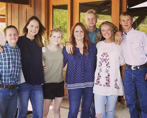 Pioneer Woman Ree Drummond shares rare photo of handsome football player son Bryce, 18 | The ...