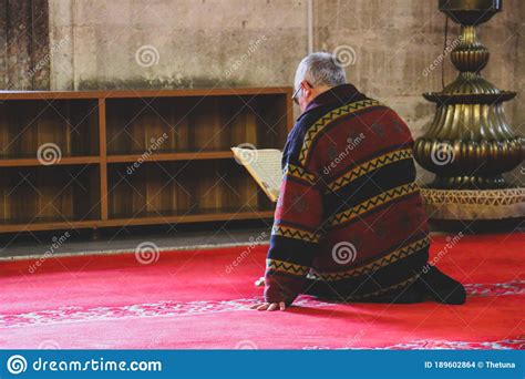 People who worship editorial stock image. Image of children - 189602864