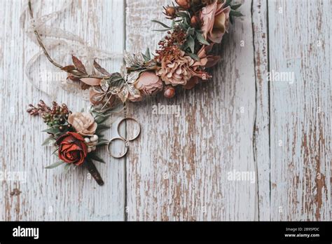 Wedding Ring Set on a Rustic Background Stock Photo - Alamy