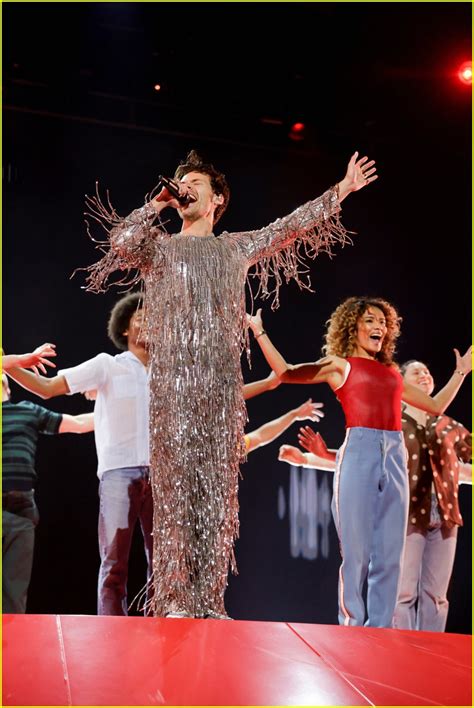 Harry Styles Dances It Out to 'As It Was' for Grammys 2023 Performance ...