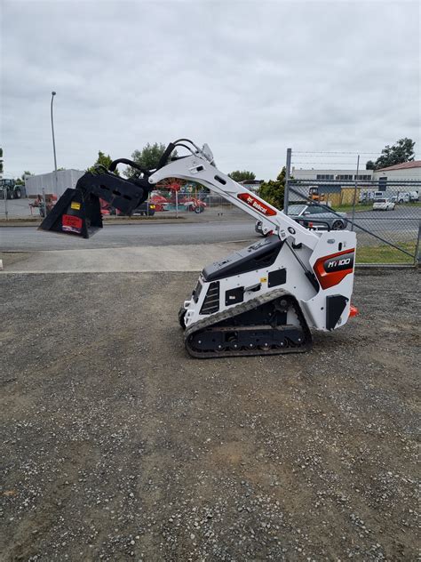 Bobcat M100 Skid Steer loader/trencher - 2 Tyre Tracks and Hire