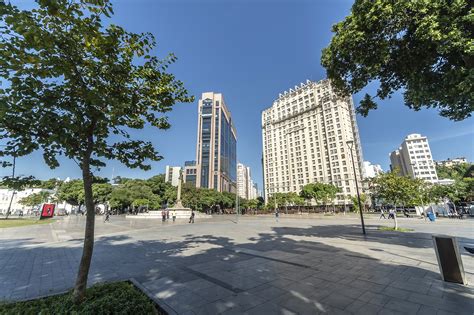 Avenida Rio Branco no Rio de Janeiro - Uma das principais vias no Centro, que leva ao Museu do ...