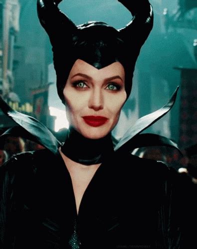 Maleficent Angelina Jolie GIF - Maleficent Angelina Jolie Smile - Découvrir et partager des GIF