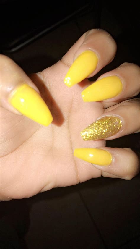 Yellow w/ a touch of gold Touch Of Gold, Ruth, Acrylics, Nail Ideas ...