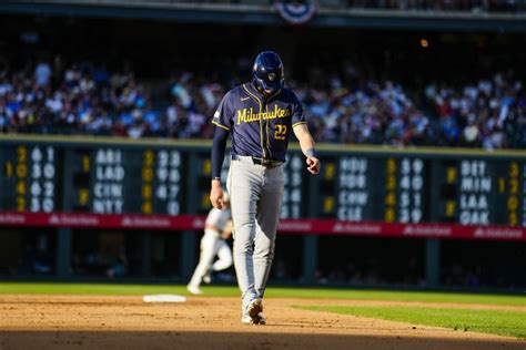 Milwaukee Brewers: Brutal Christian Yelich Injury News Has Fans Devastated